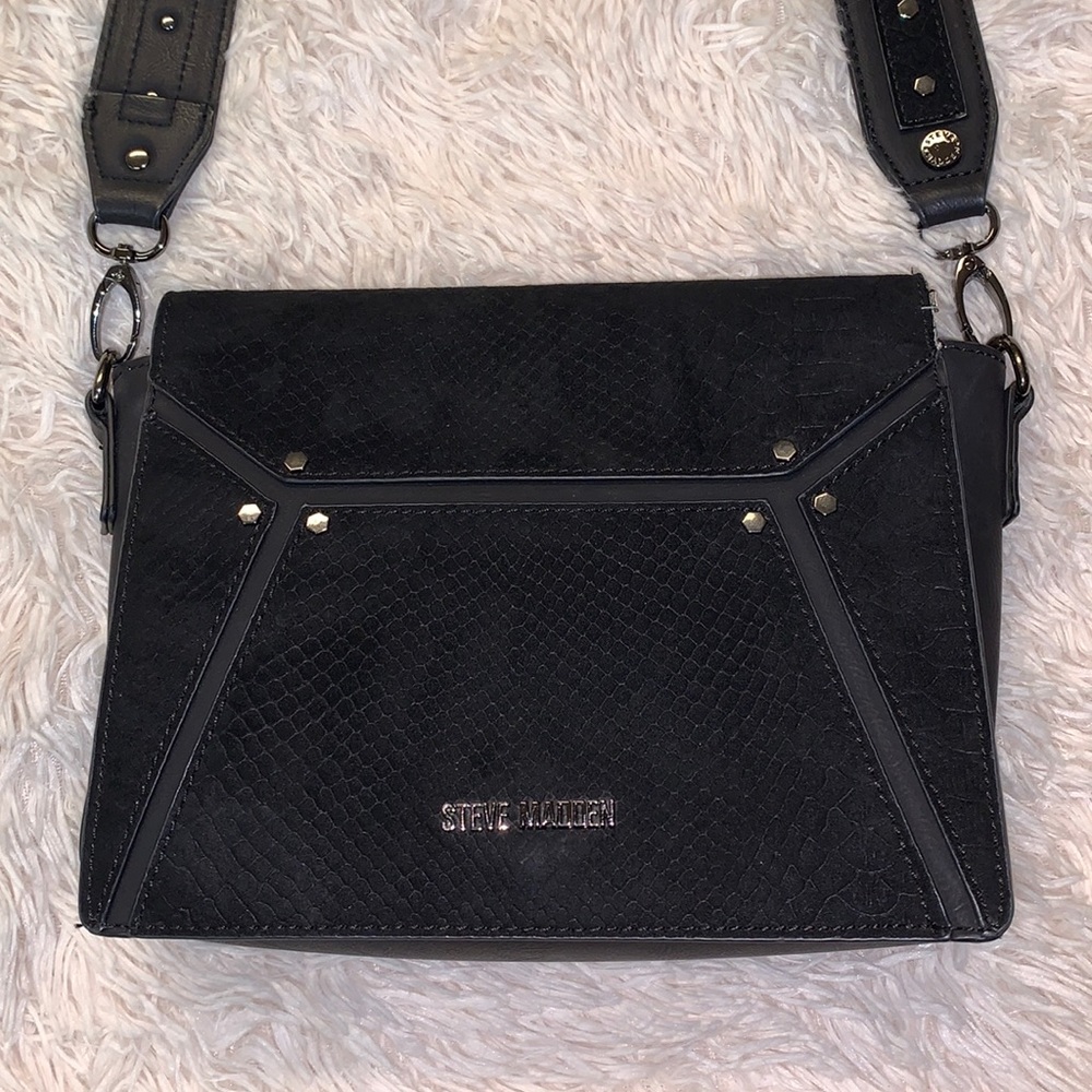 STEVE MADDEN BLACK SUEDE SHOULDER BAG WITH DETACHABLE STRAP
